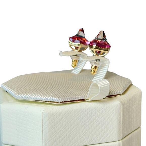 Swarovski Ortyx stud earrings Pyramid cut, Pink, Gold-tone plated - Picture 5 of 7